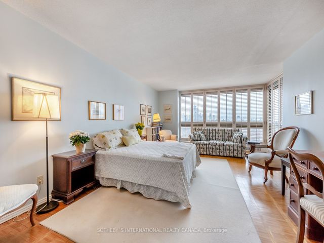 1001 - 61 St Clair Ave W