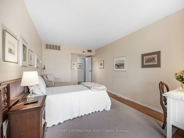 1001 - 61 St Clair Ave W