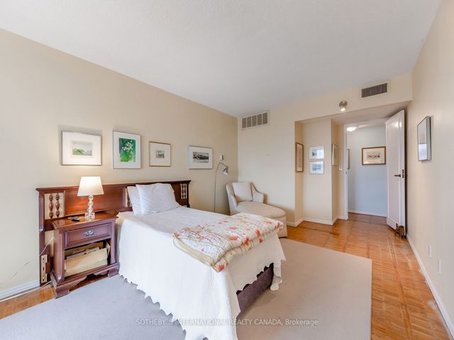 1001 - 61 St Clair Ave W