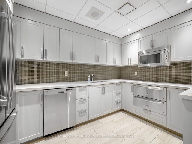 1001 - 61 St Clair Ave W
