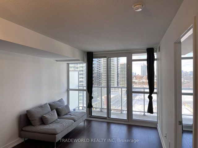 1810 - 121 Mcmahon Dr
