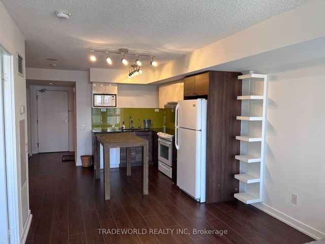 1810 - 121 Mcmahon Dr