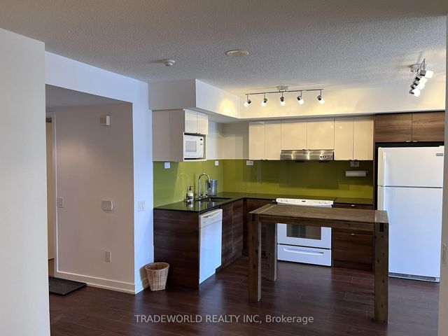 1810 - 121 Mcmahon Dr