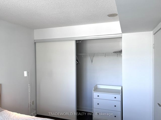 1810 - 121 Mcmahon Dr