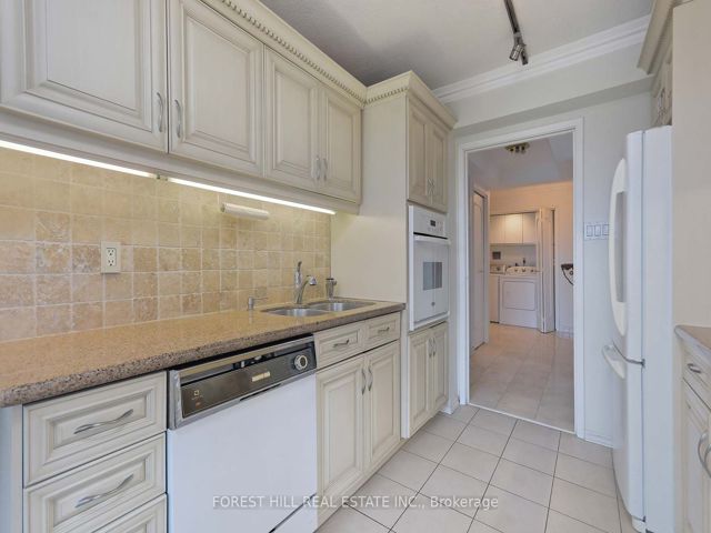 901/902 - 449 Walmer Rd