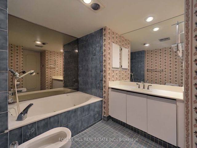 901/902 - 449 Walmer Rd