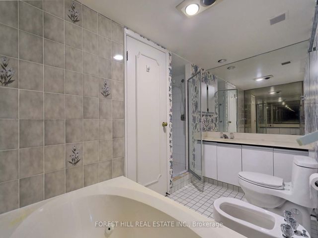 901/902 - 449 Walmer Rd
