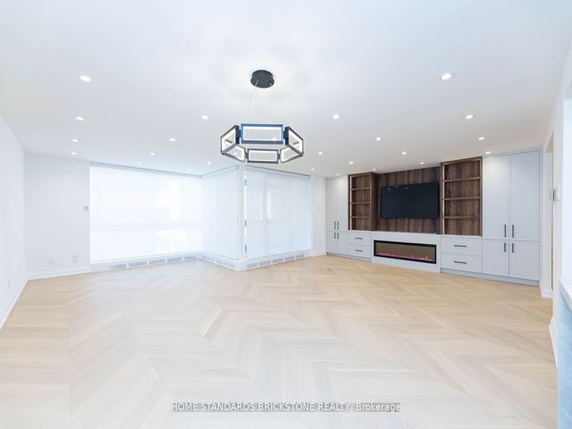805 - 61 St Clair Ave W