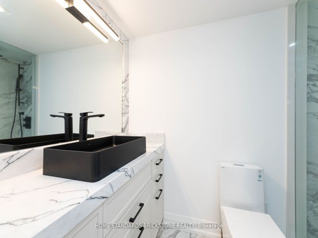 805 - 61 St Clair Ave W