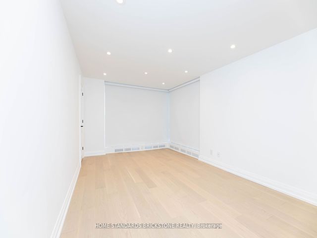 805 - 61 St Clair Ave W
