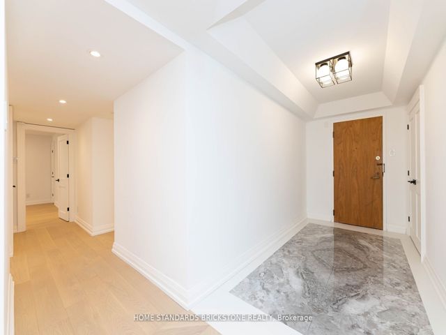 805 - 61 St Clair Ave W