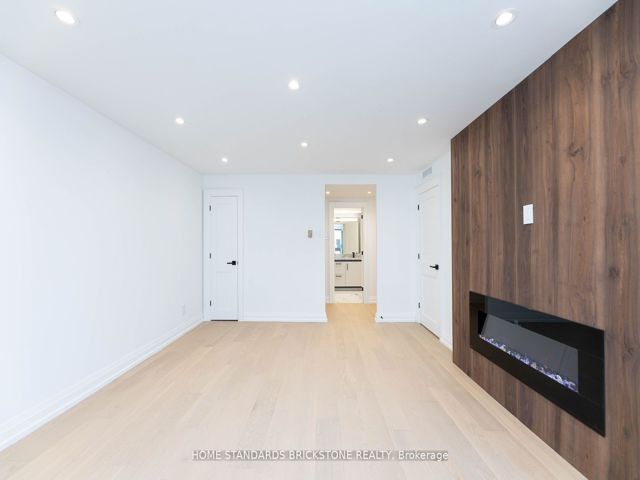 805 - 61 St Clair Ave W
