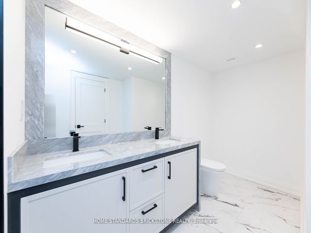 805 - 61 St Clair Ave W