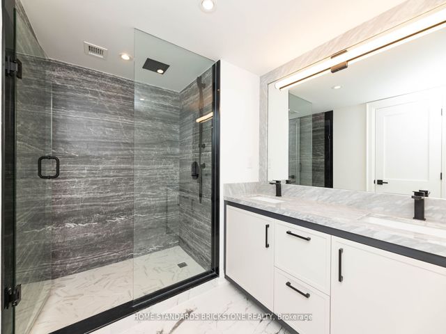 805 - 61 St Clair Ave W