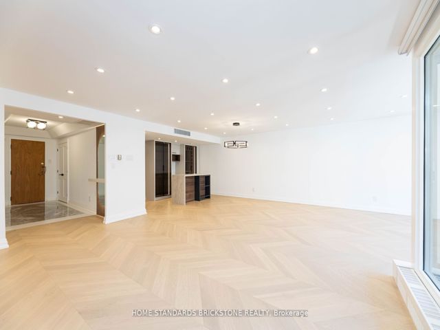 805 - 61 St Clair Ave W