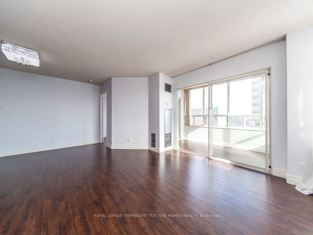 1905 - 215 Wynford Dr