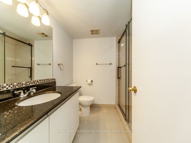 1905 - 215 Wynford Dr