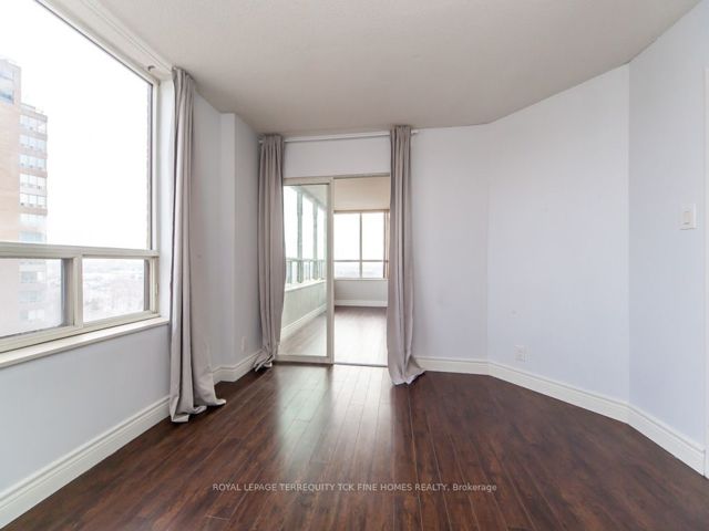 1905 - 215 Wynford Dr