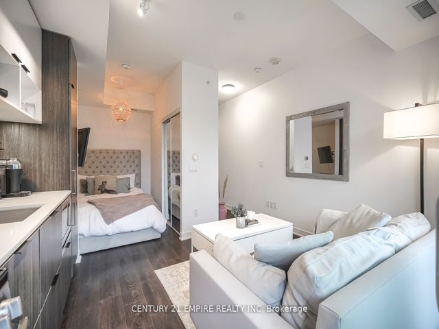 812 - 60 Tannery Rd