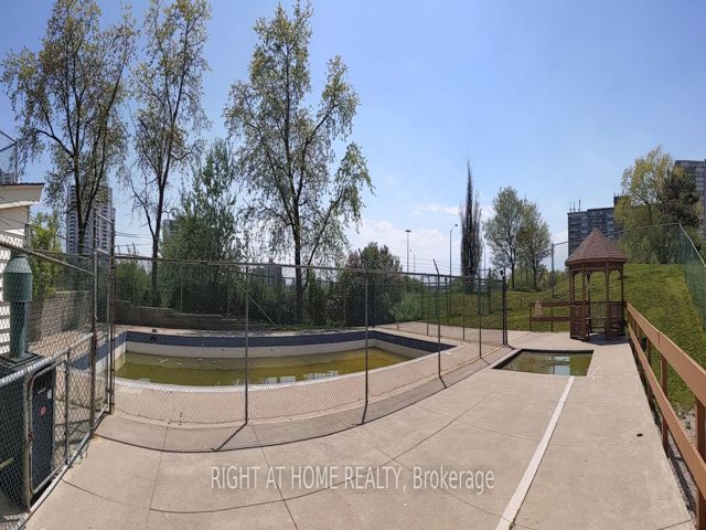 801 - 5 Parkway Forest Dr