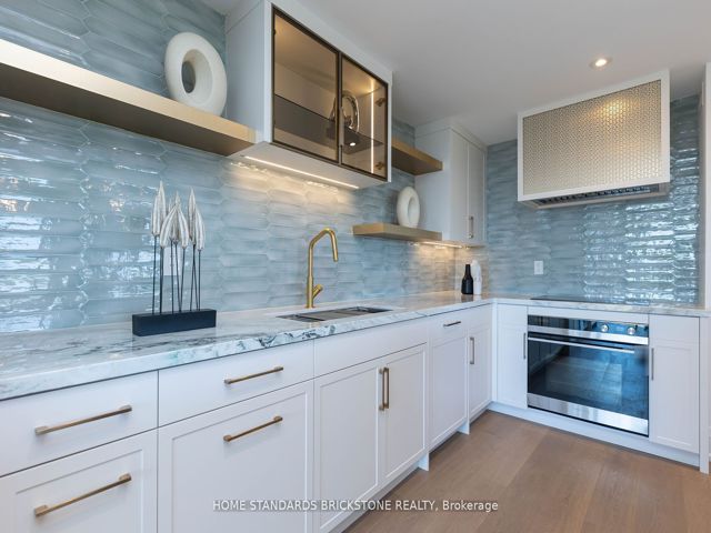 9D - 66 Collier St