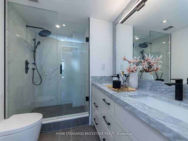 9D - 66 Collier St