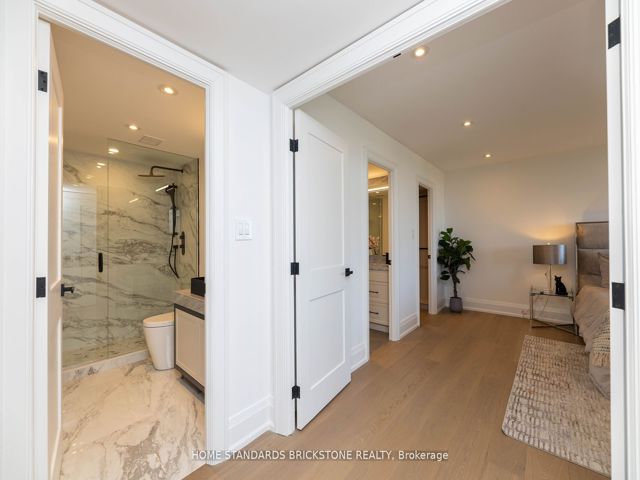 9D - 66 Collier St