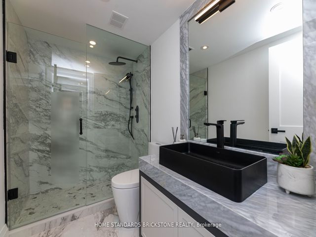 9D - 66 Collier St