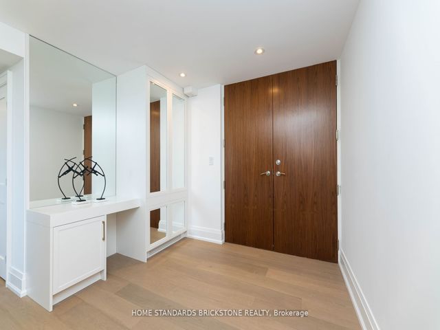 9D - 66 Collier St