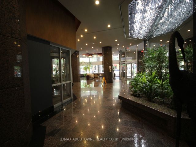 809 - 38 Elm St