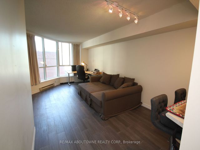 809 - 38 Elm St