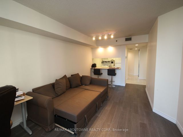 809 - 38 Elm St