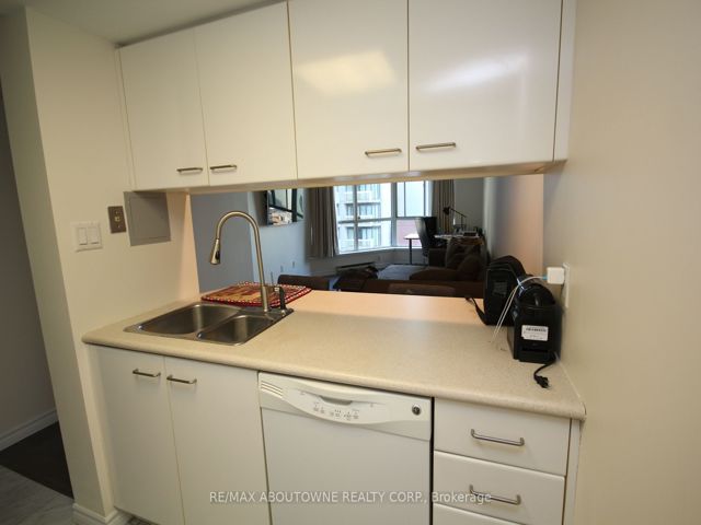 809 - 38 Elm St