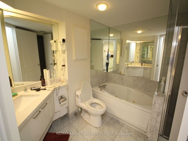809 - 38 Elm St