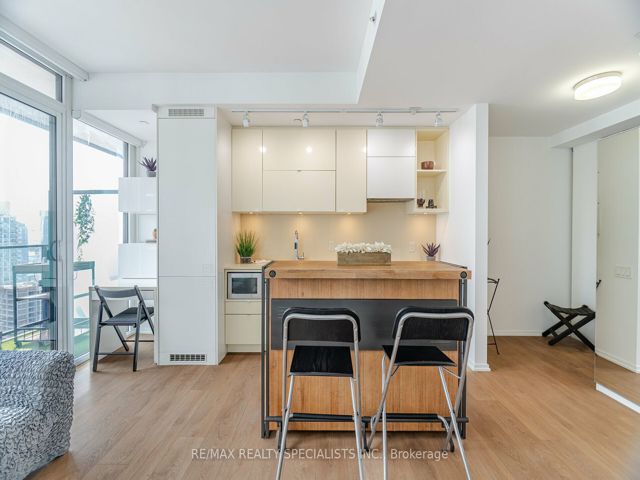 3012 - 125 Peter St