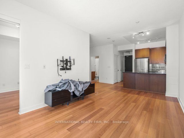 101 - 21 Scollard St