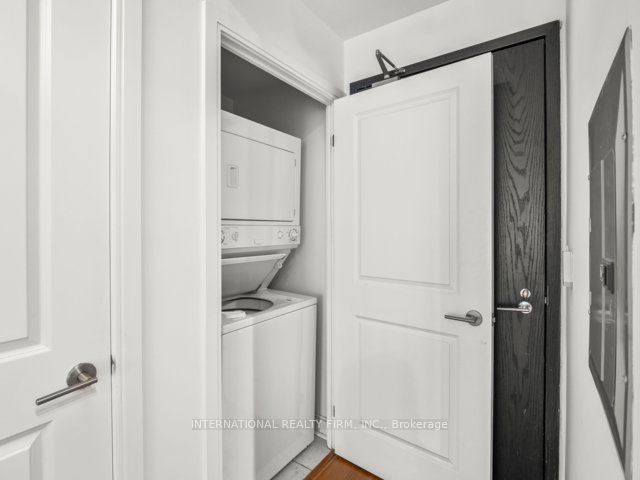 101 - 21 Scollard St