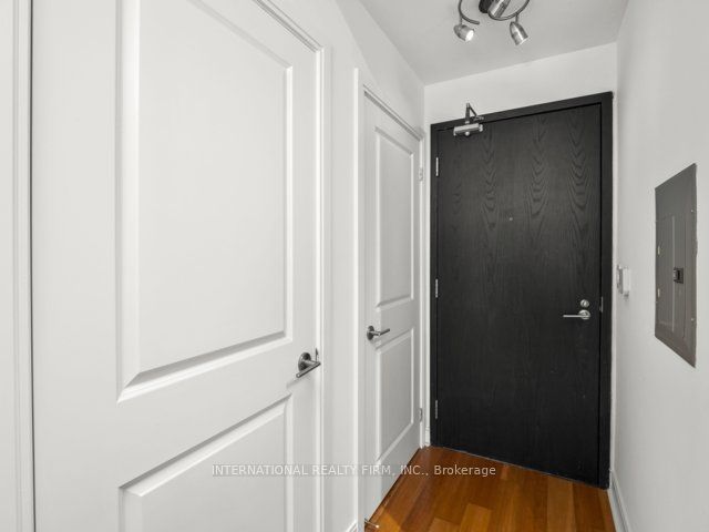 101 - 21 Scollard St