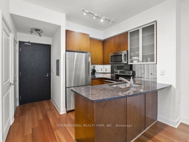 101 - 21 Scollard St
