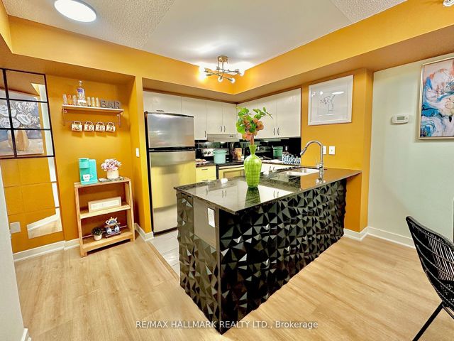207 - 5740 Yonge St