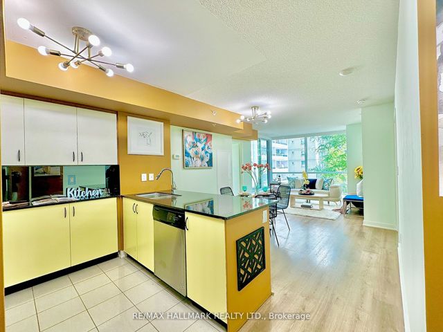 207 - 5740 Yonge St