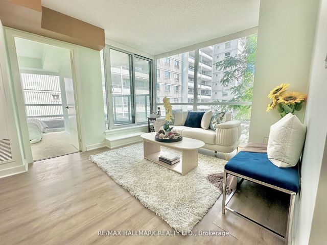207 - 5740 Yonge St