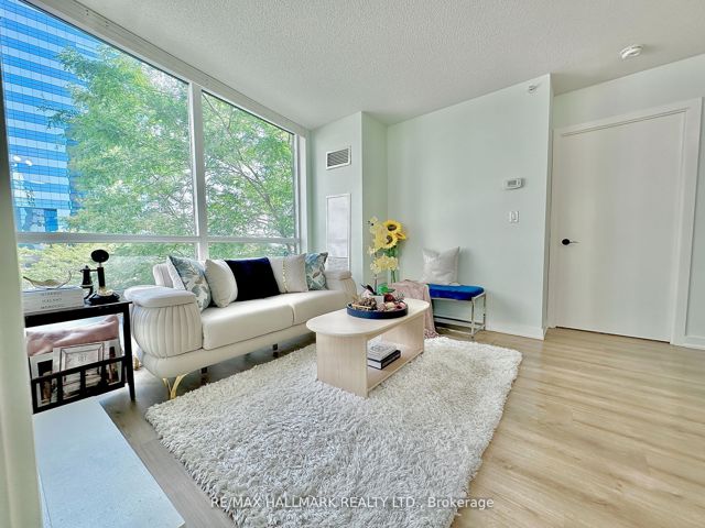 207 - 5740 Yonge St