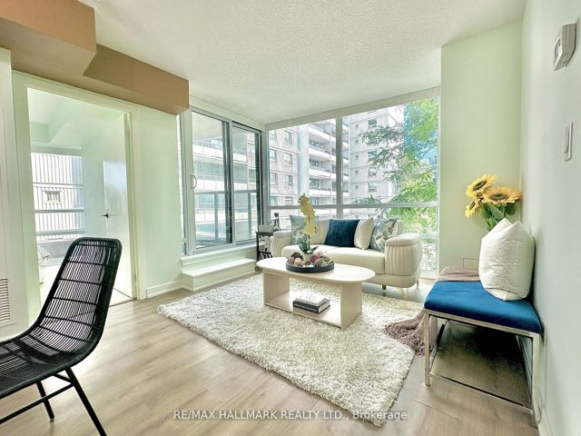 207 - 5740 Yonge St