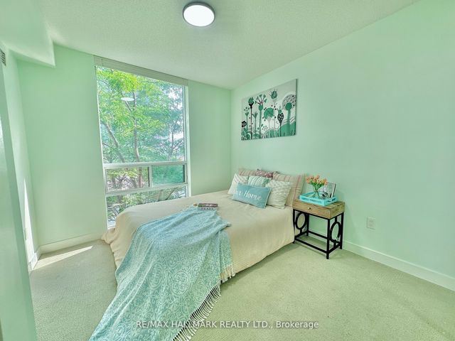 207 - 5740 Yonge St