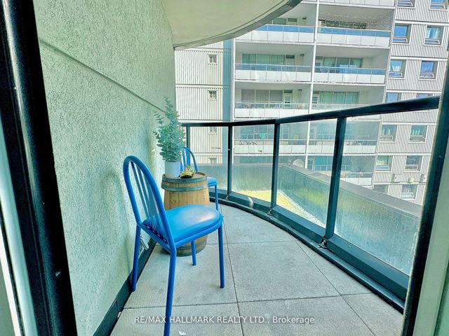 207 - 5740 Yonge St