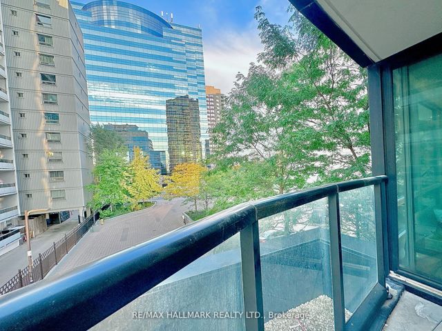207 - 5740 Yonge St