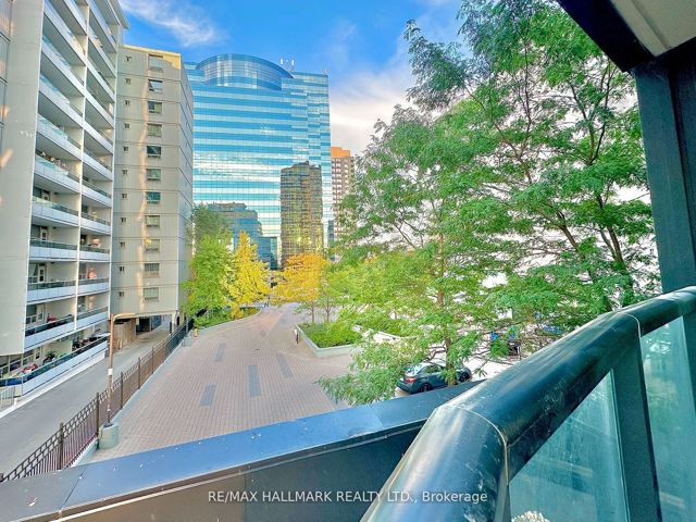 207 - 5740 Yonge St