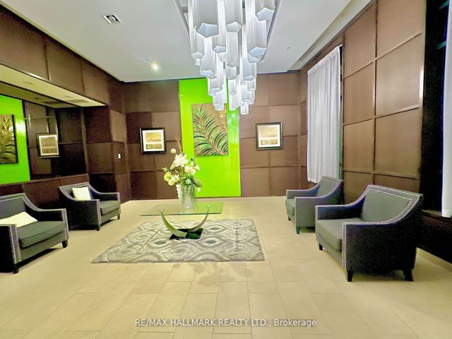 207 - 5740 Yonge St