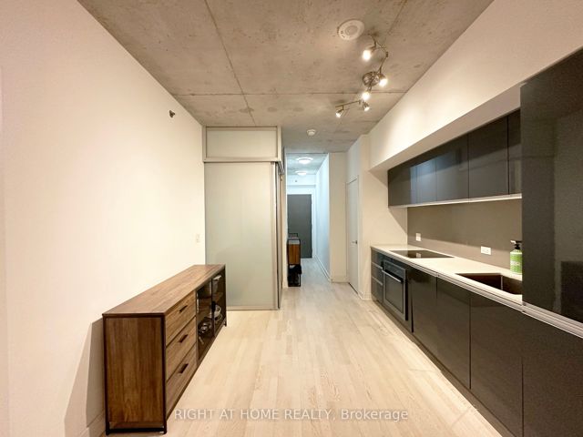 519 - 20 Gladstone Ave